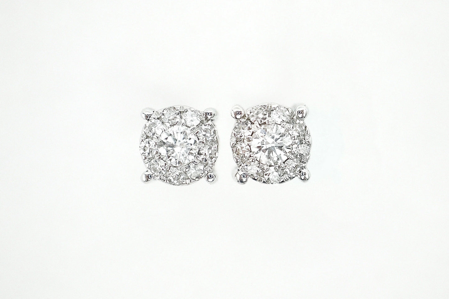 Carré Illusion – Aretes de brillantería natural en Oro Blanco 18K