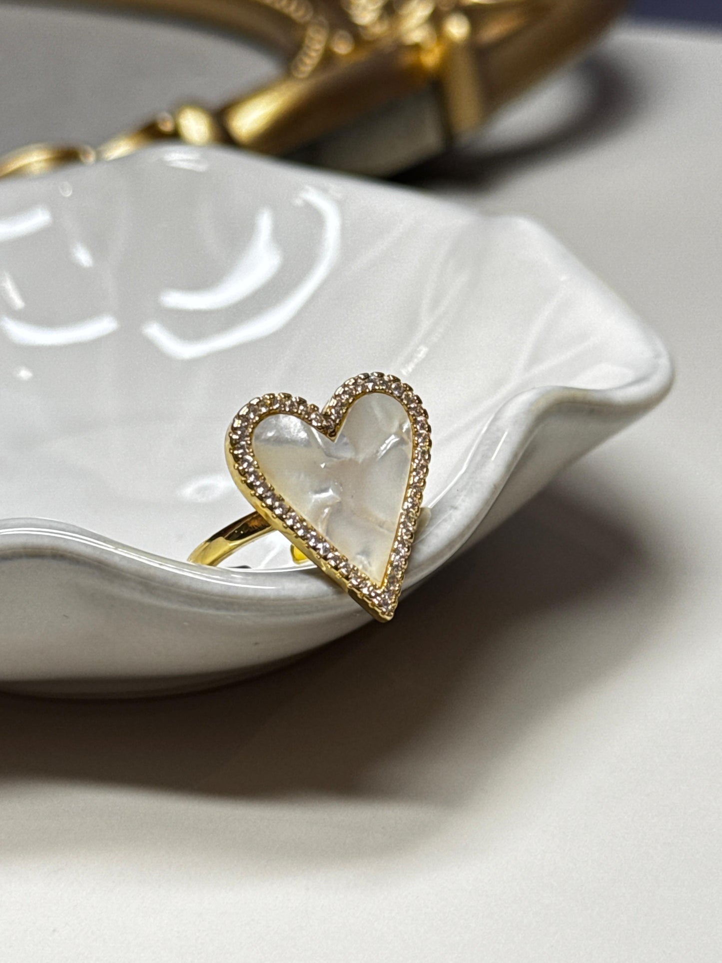 Anillo bañado en Oro con corazon angosto de dije