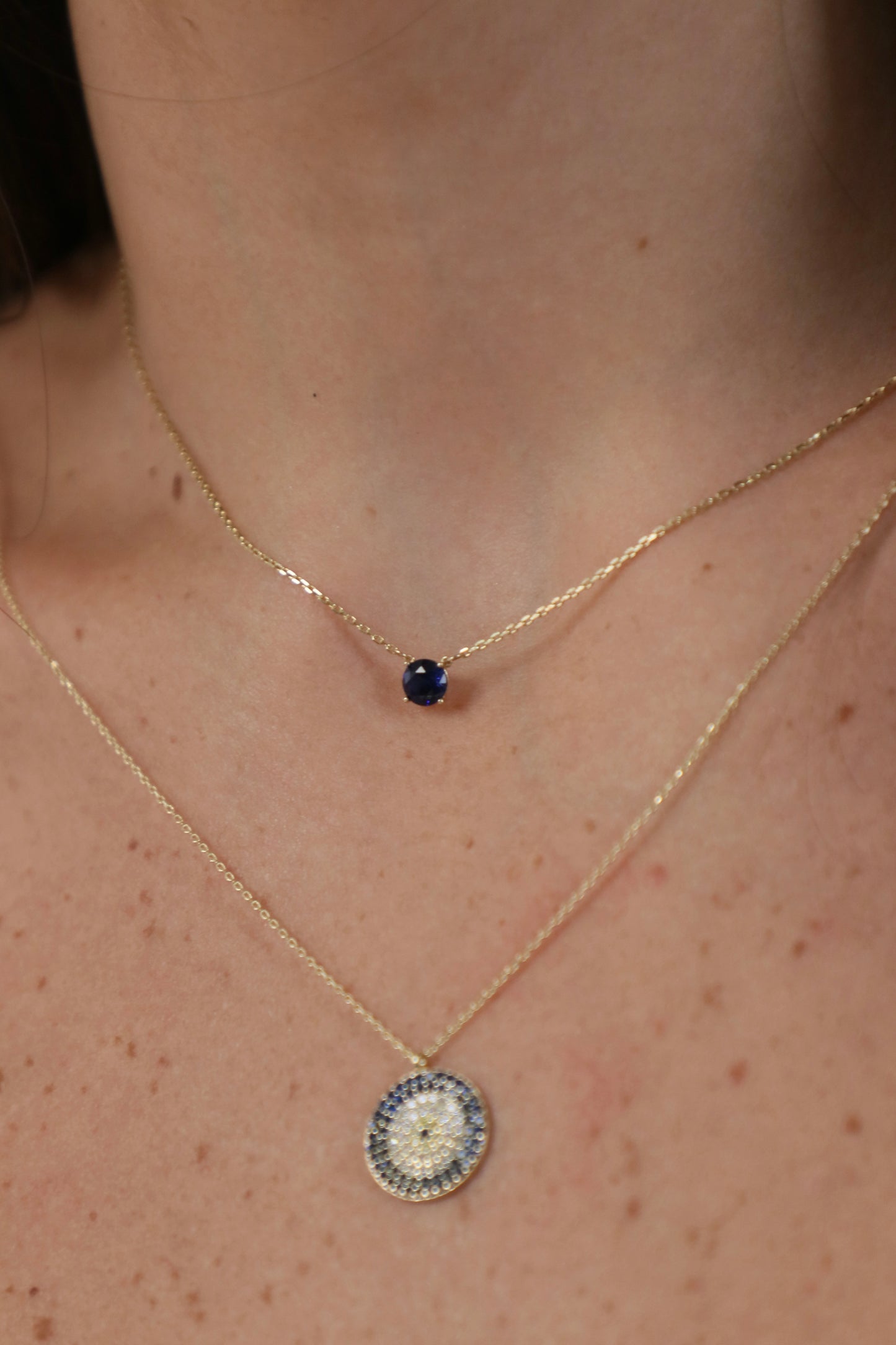 Collar de Oro con Blue Gemstone