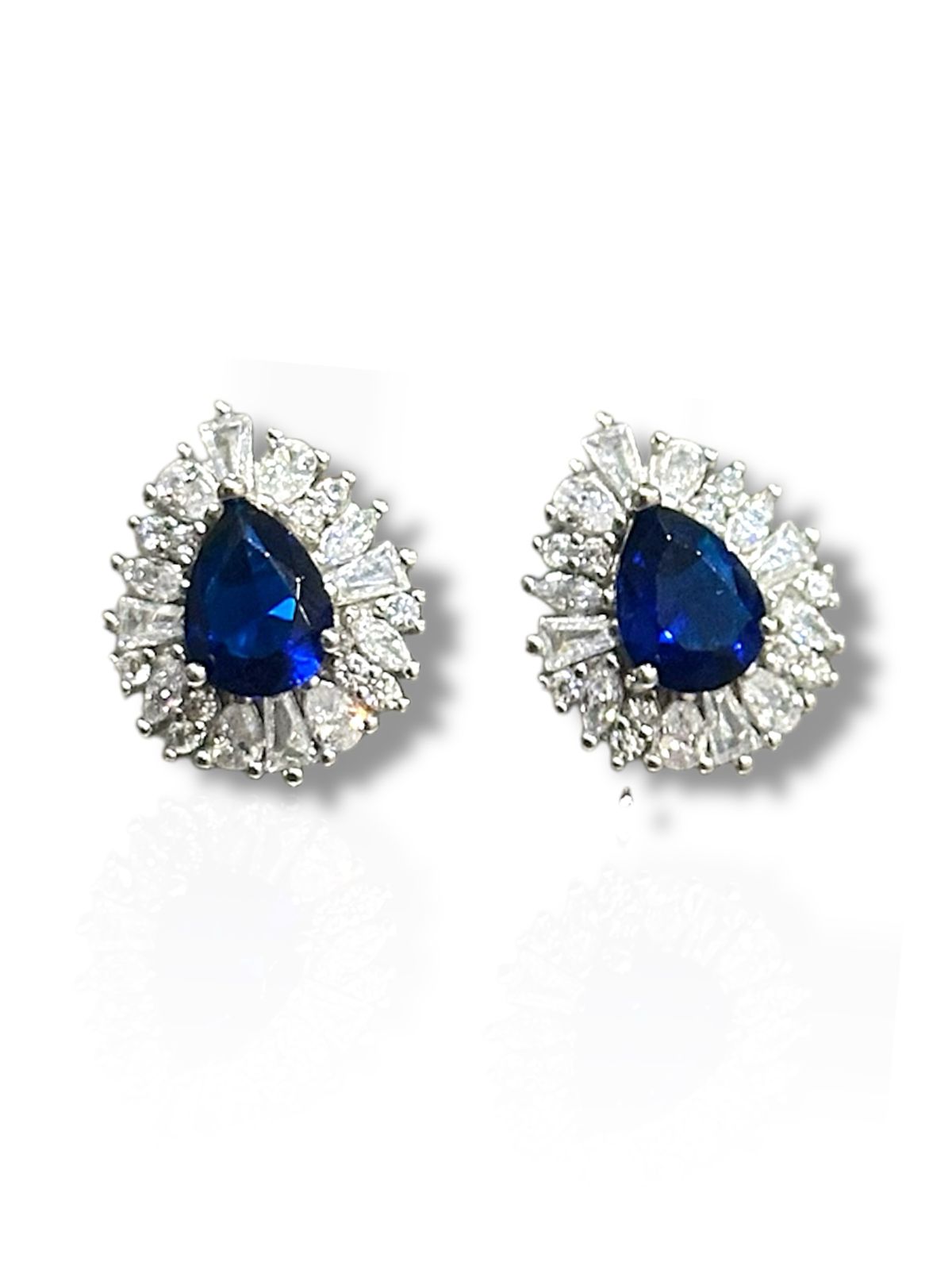 Aretes de Plata Rodinada con Piedras de Lab estilo Safiros