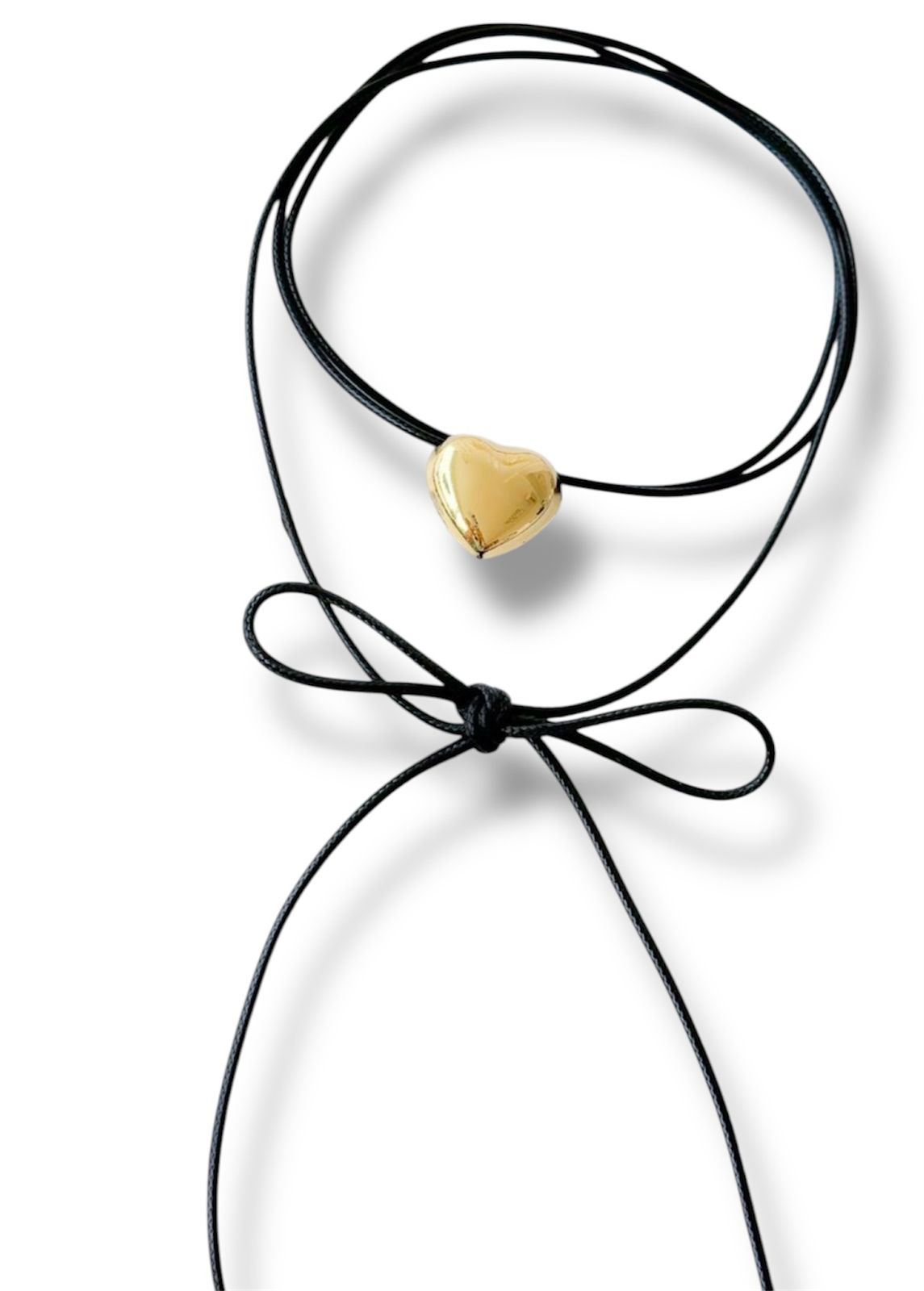 Collar de hilo negro multi uso con dije de corazon gold