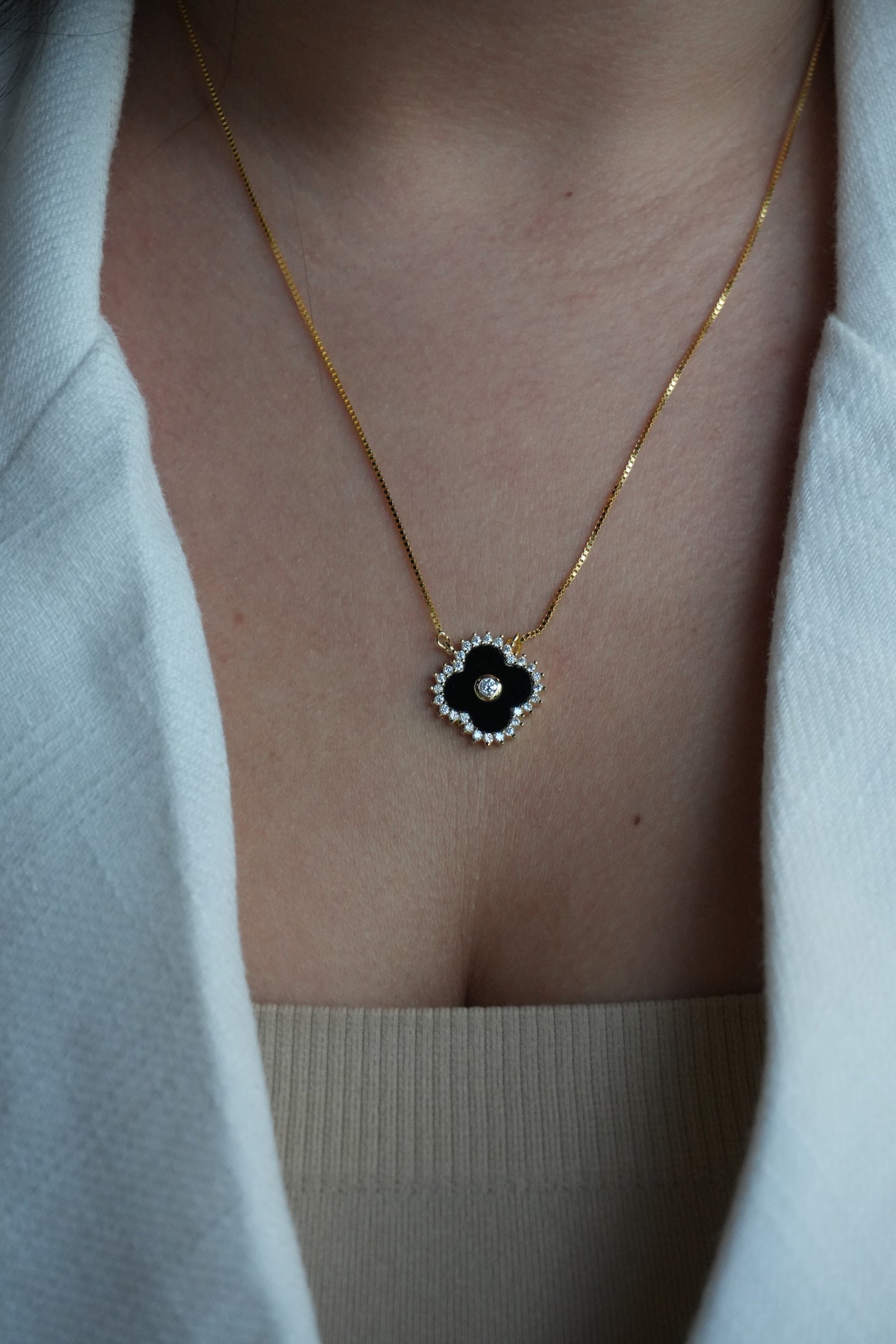 Collar con dije de Clover negro de Plata Bañada en Oro con Moissanitas