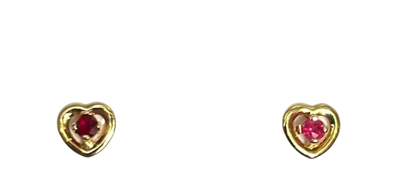 Mini corazones con rubí natural en Oro de 18 kilates – Aretes de rosca