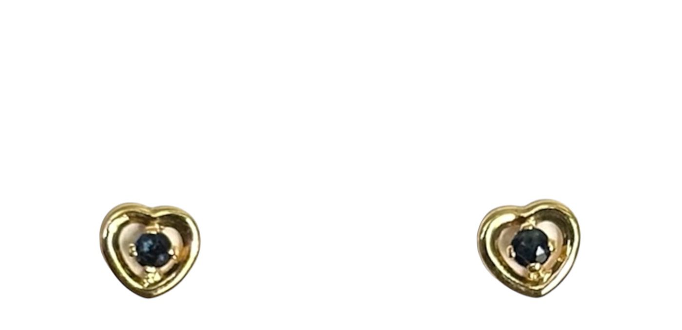 Mini corazones con zafiro natural en Oro de 18 kilates – Aretes de rosca