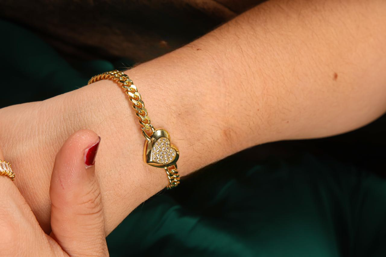 Pulsera de corazon bañada en Oro