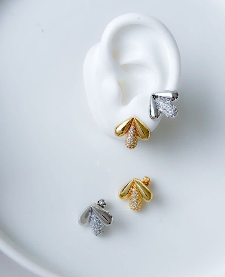 Aretes de 3 gotas con circones en centro