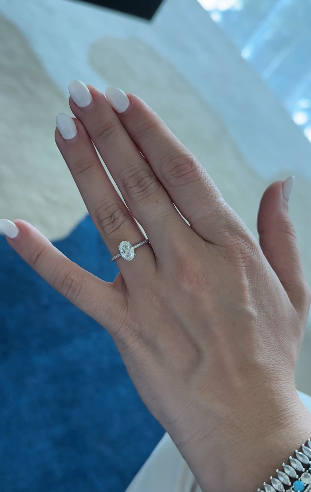 Oval ring con banda con brillantes