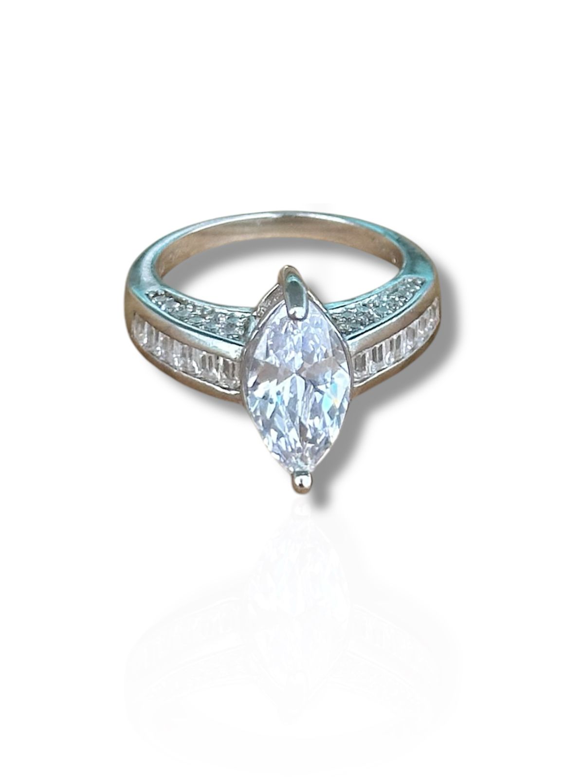 Anillo de Plata Rodinada de Compromiso Solitario con Marquiz