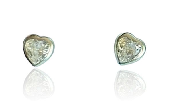 Corazoncitos brillantes en Oro de 14 kilates – Aretes de rosca