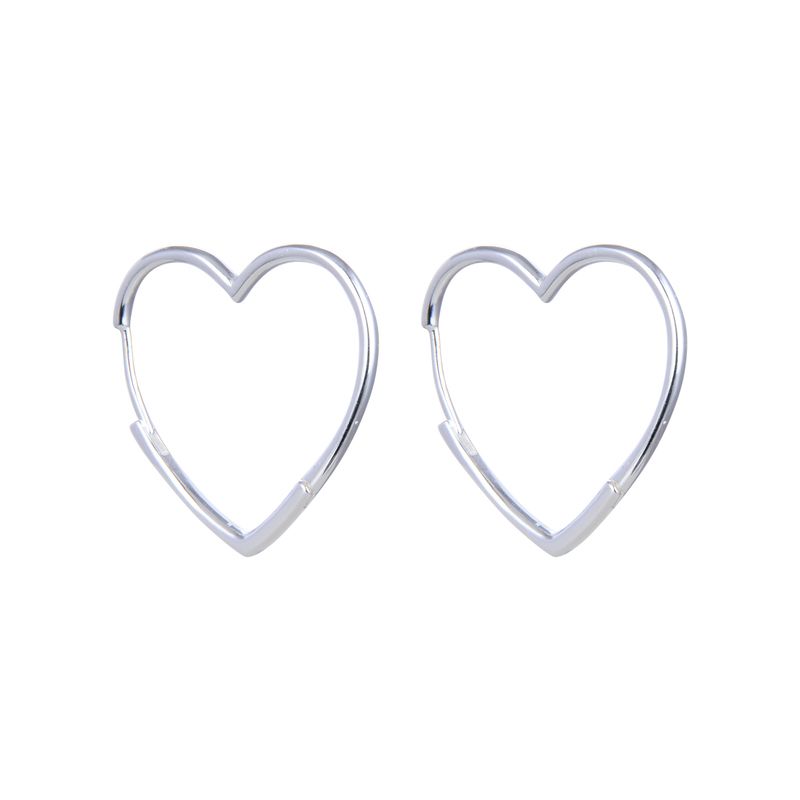 Argollas de plata en forma de corazón