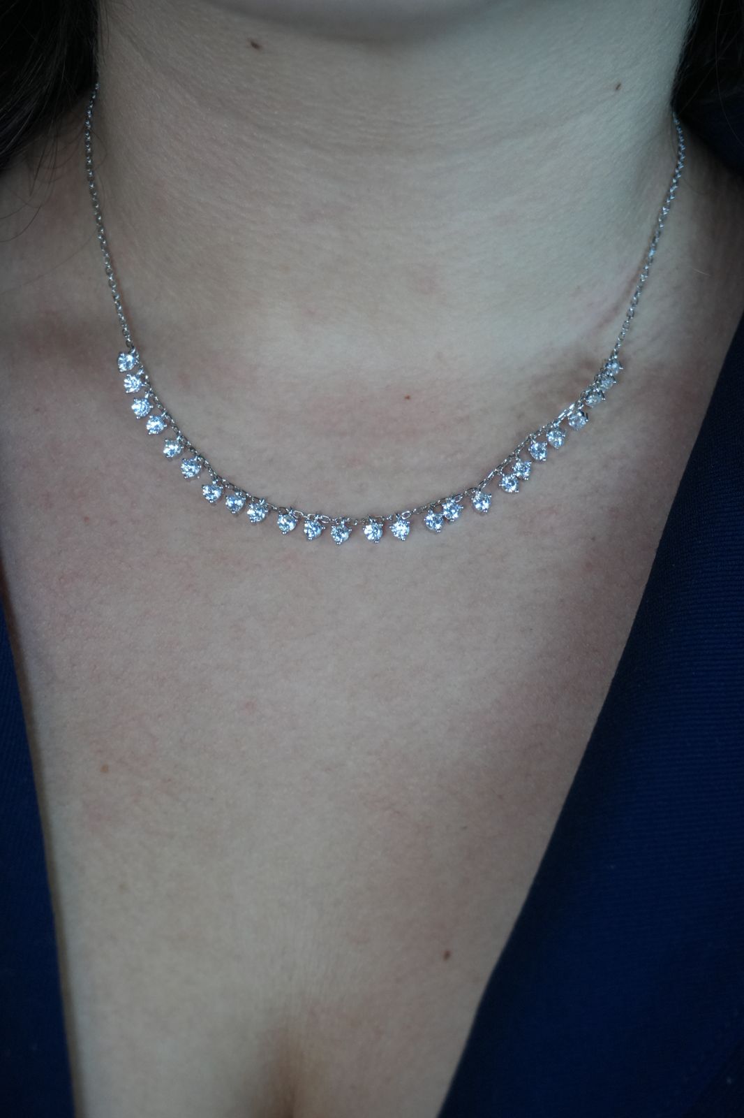 Collar de Plata rodinada con brillantitos guindando
