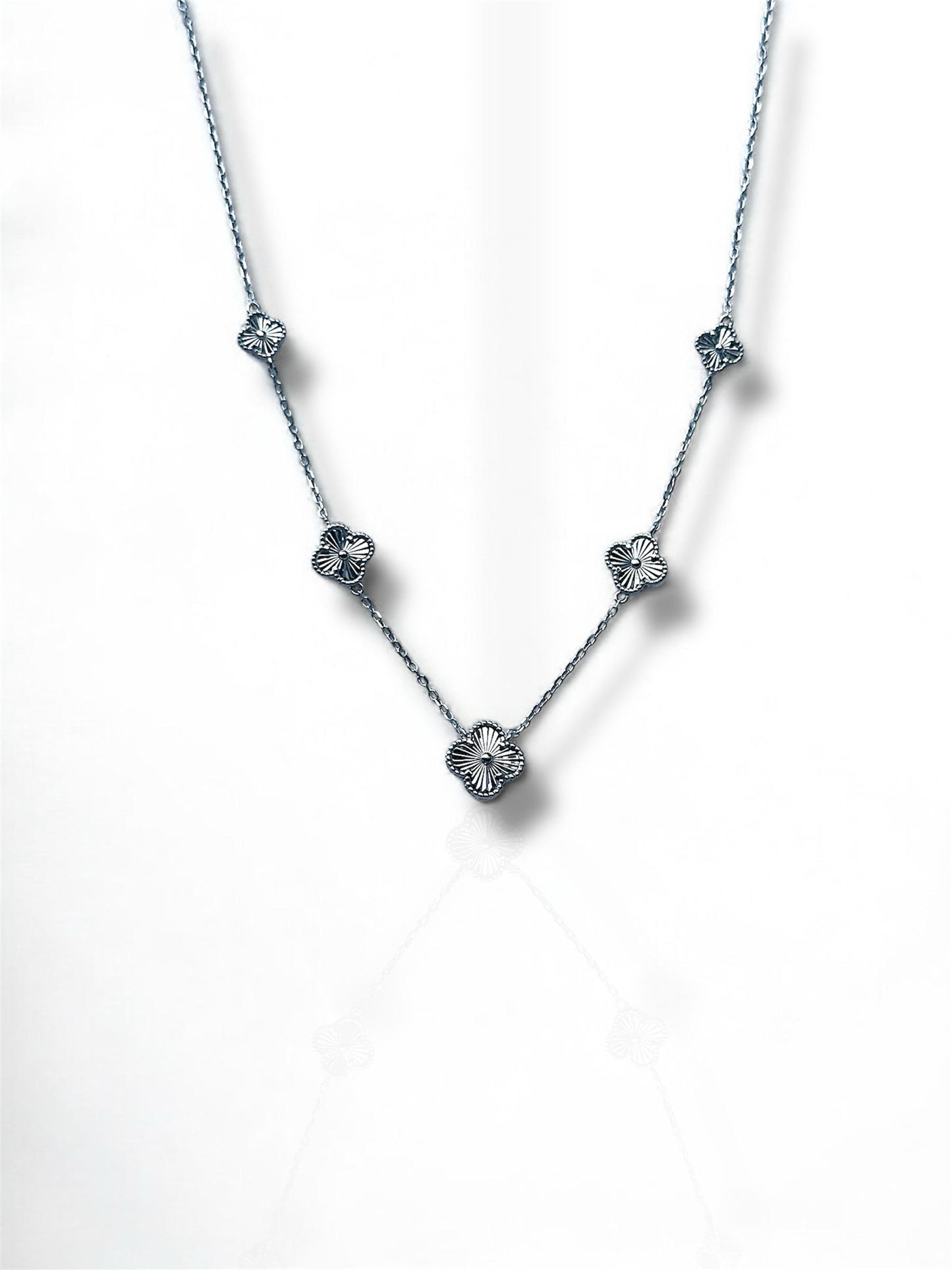 Collar de plata 925 con dijes en forma de trébol