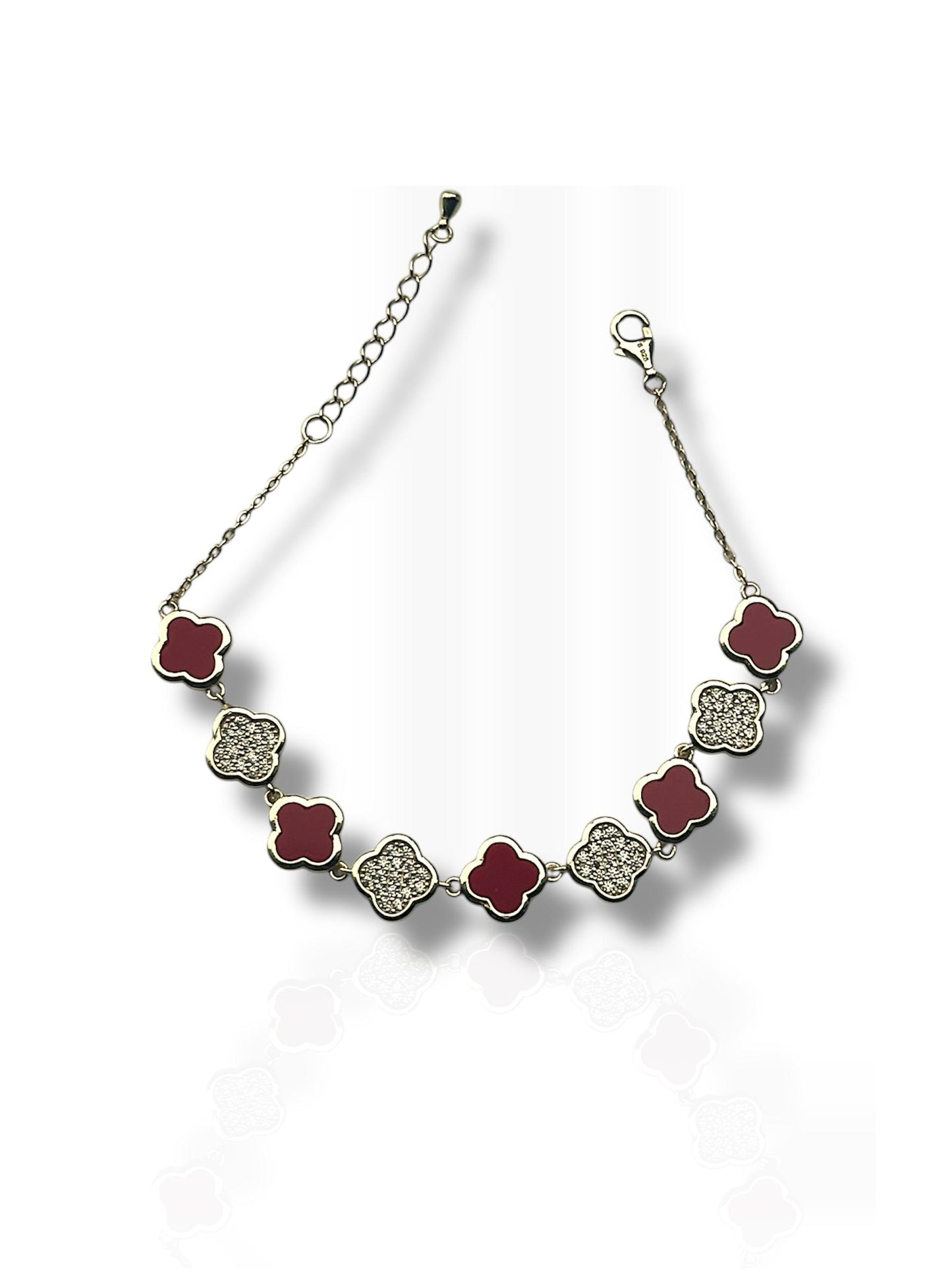 Pulsera de plata bañada en oro amarillo en forma de trébol con coral y circones en pavé