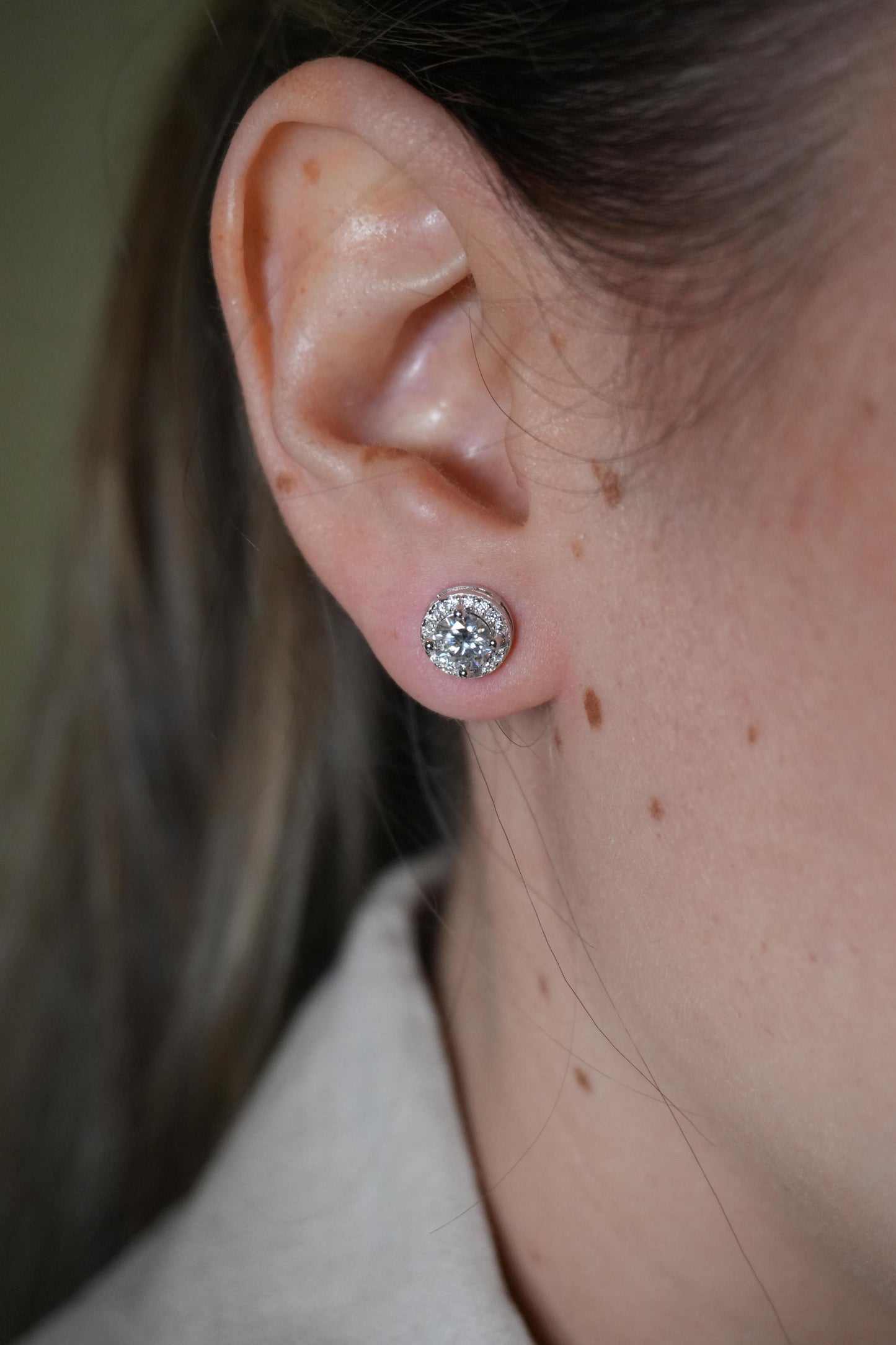 Studs de Plata Rodinada con Moissanitas Halo 1.16ct