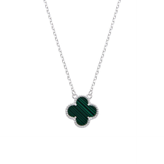 Collar de plata con clover verde