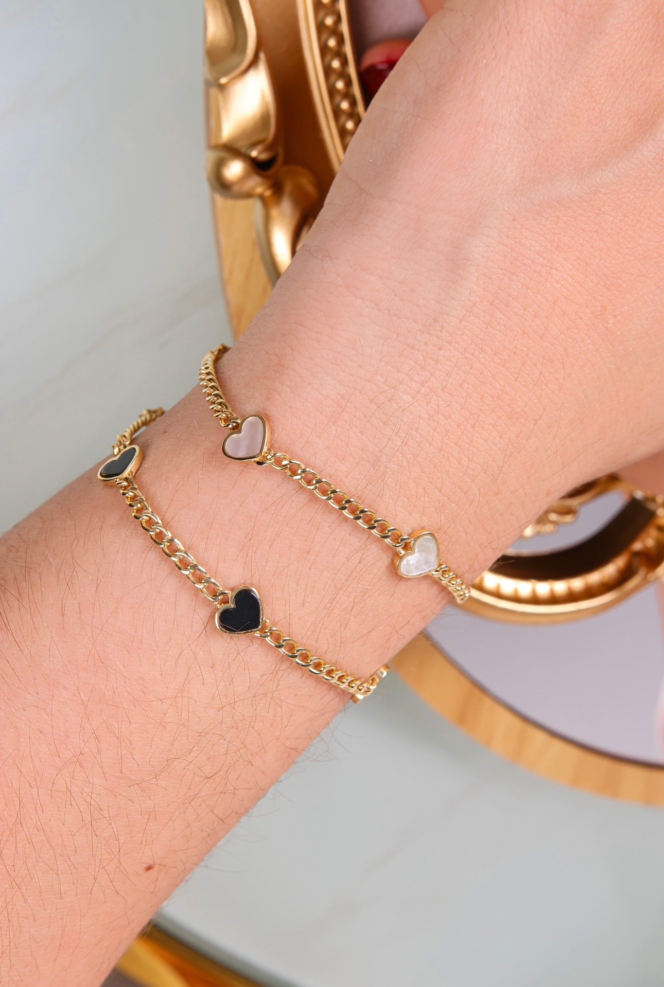 Pulsera de Oro con corazones intercalados