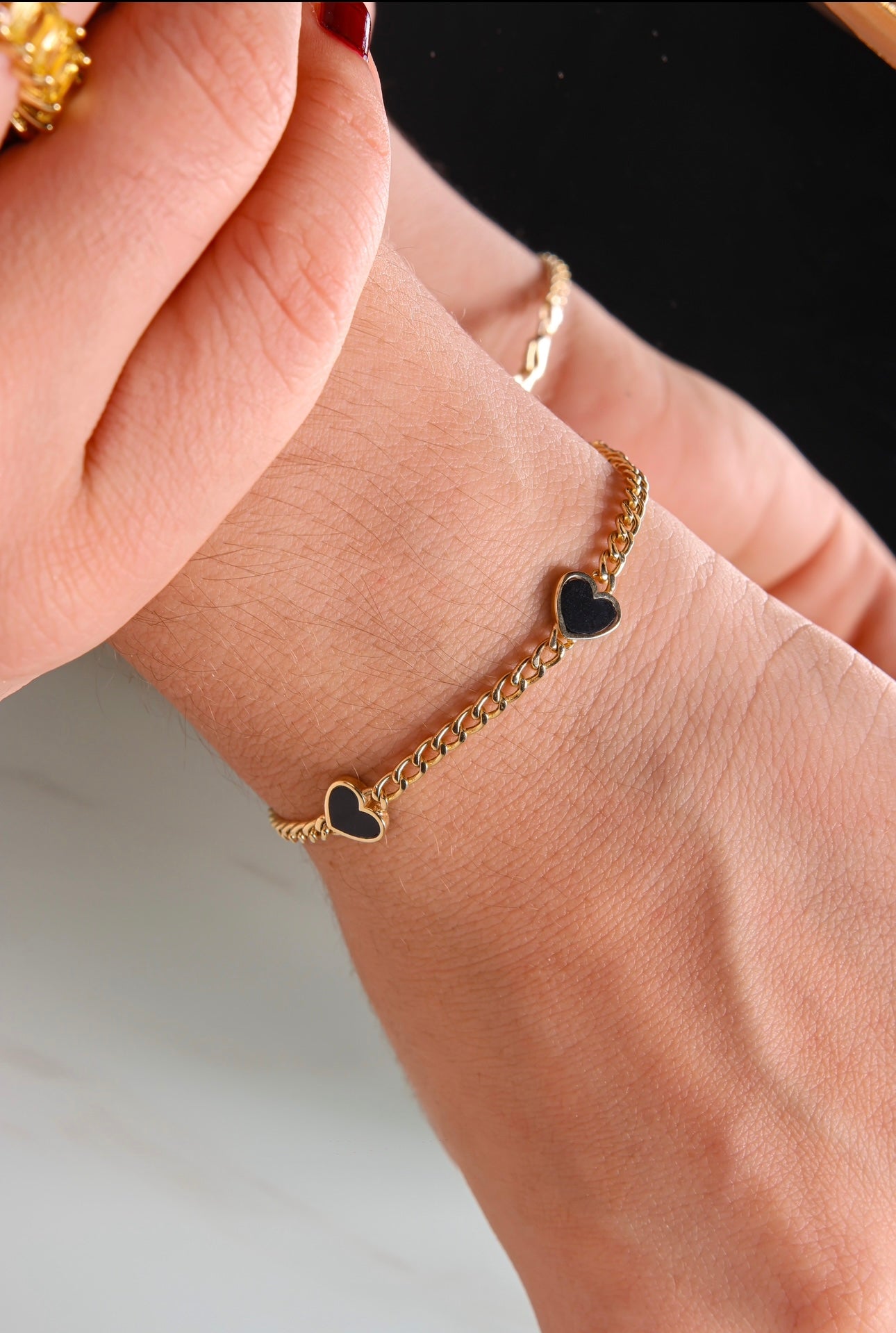 Pulsera de Oro con corazones intercalados