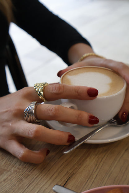 Anillo en forma de concha