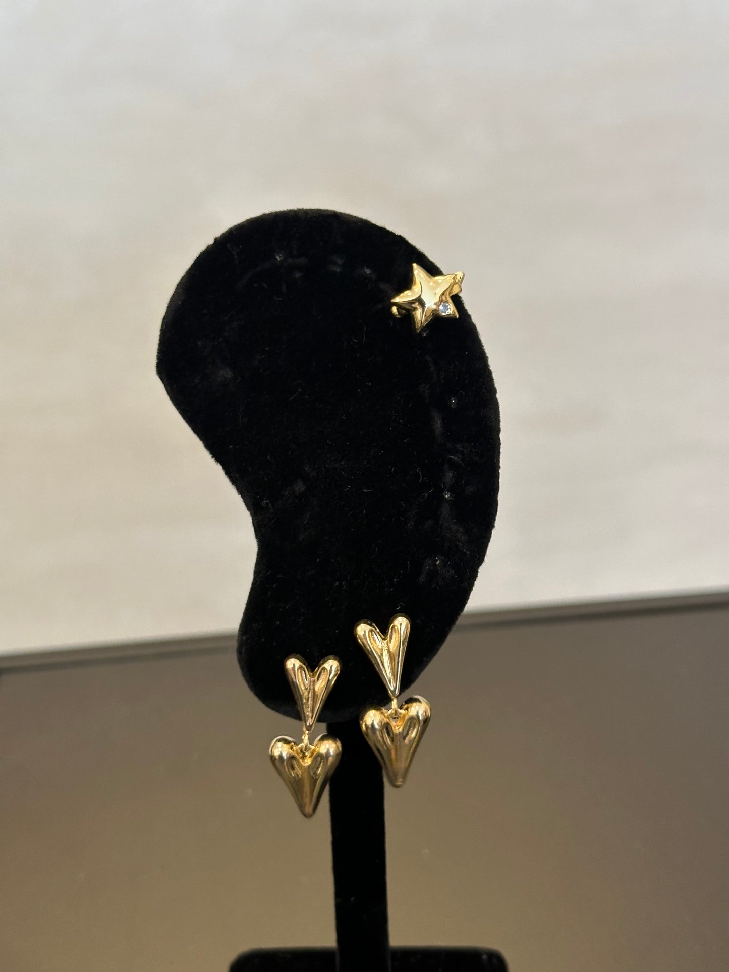 Ear cuff de estrella bañado en oro