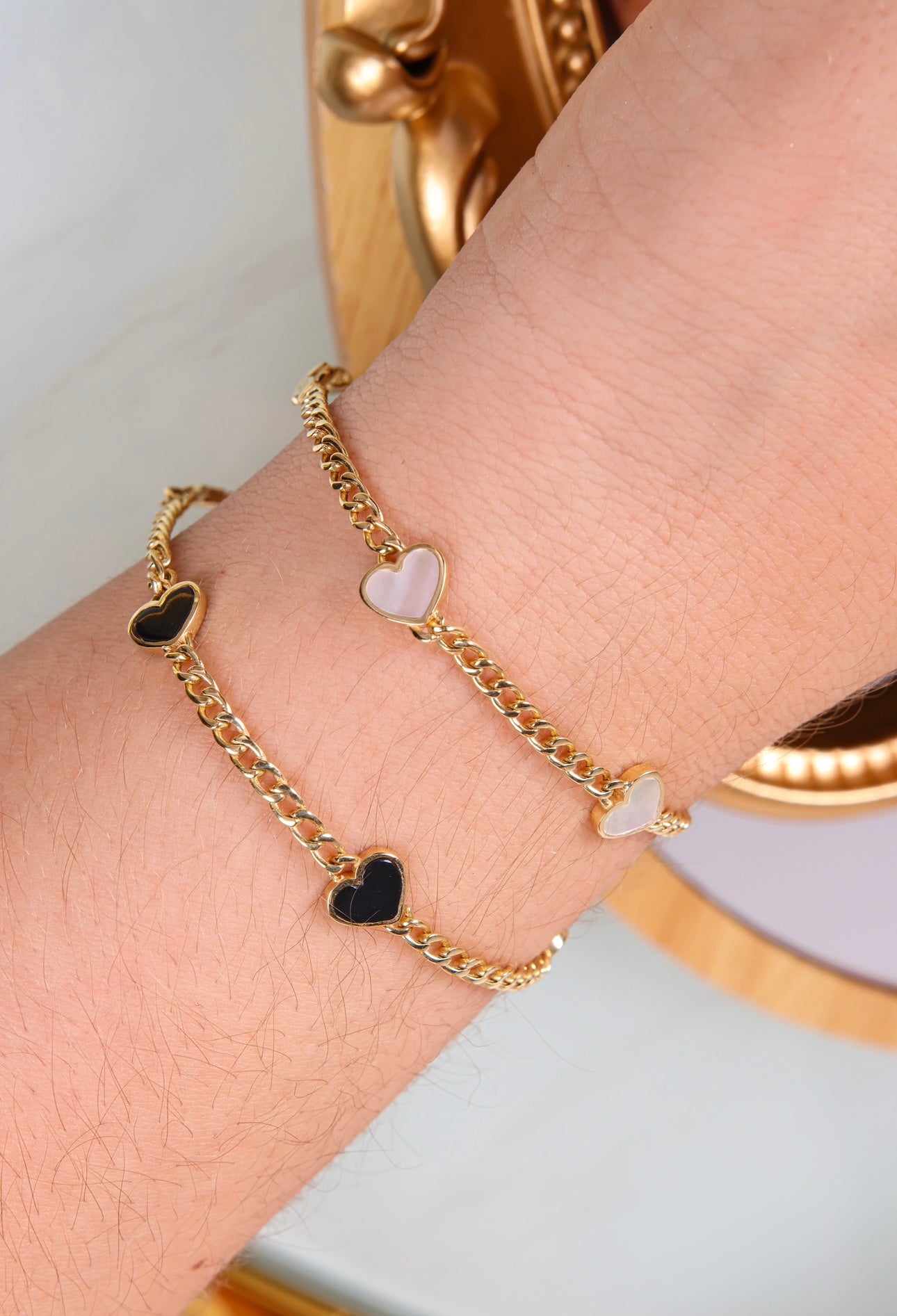 Pulsera de Oro con corazones intercalados