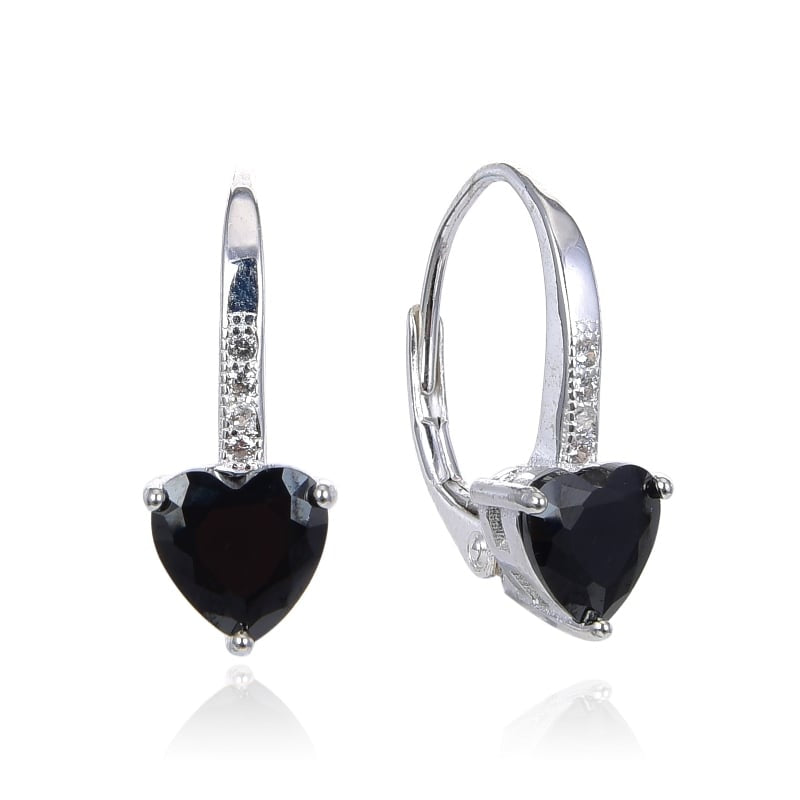 Aretes de plata con dije de corazón negro