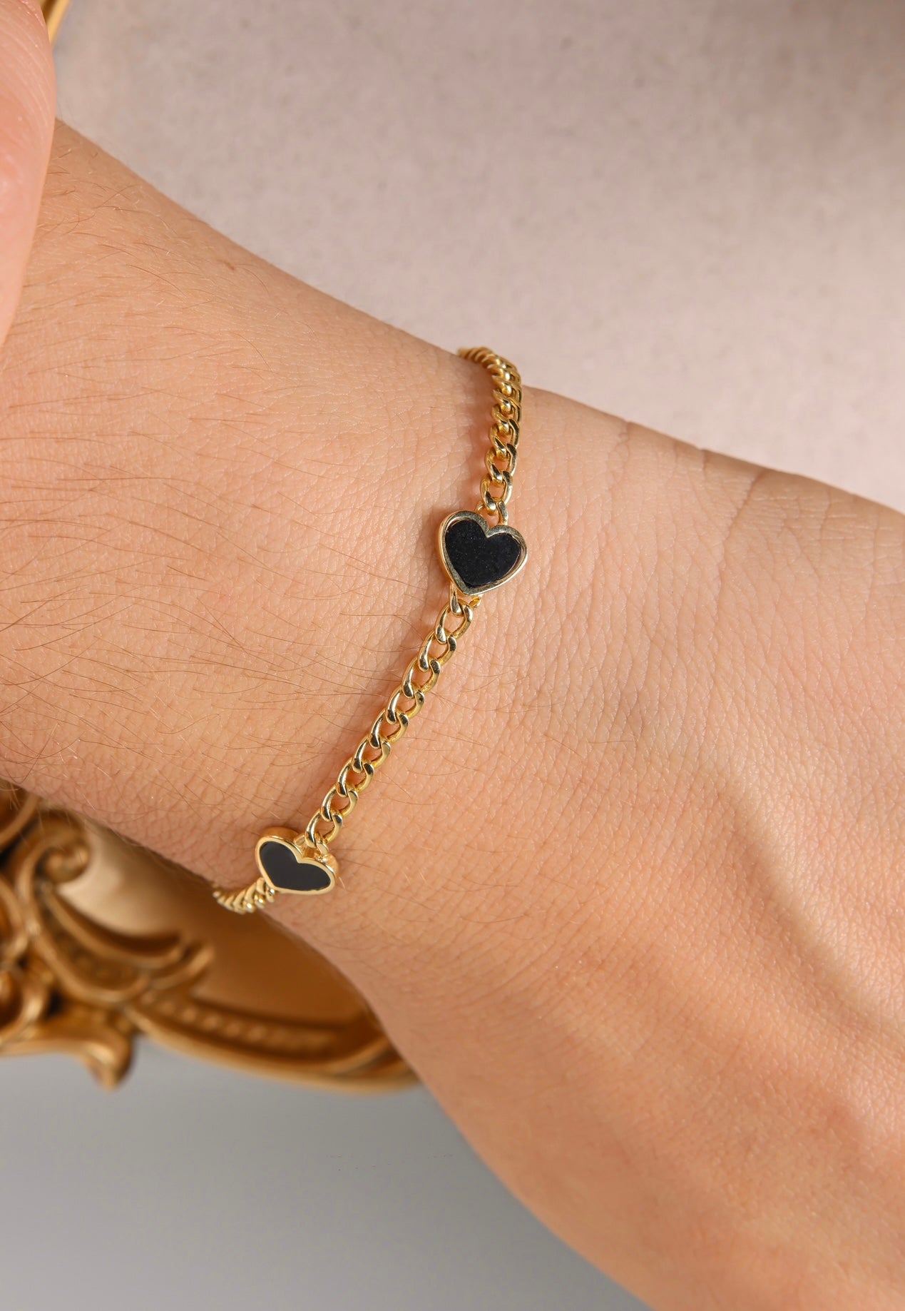 Pulsera de Oro con corazones intercalados