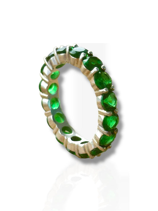 Anillo de Plata Rodinada de Piedras de Lab Estilo Eternity de Esmeraldas