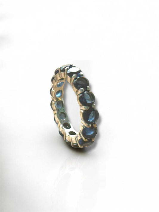Anillo de Plata Rodinada de Piedras de Lab Estilo Eternity de Safiro