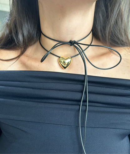 Collar de hilo negro multi uso con dije de corazon gold