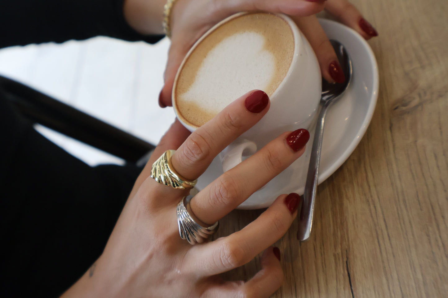 Anillo en forma de concha