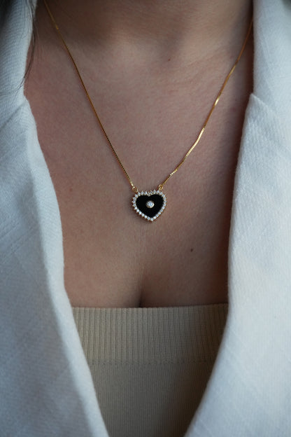 Collar con dije de Corazon negro de Plata Bañada en Oro con Moissanitas