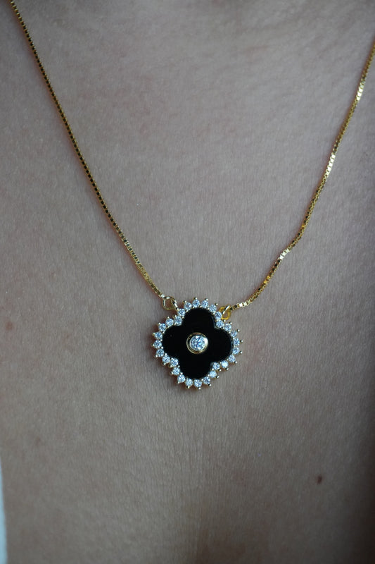 Collar con dije de Clover negro de Plata Bañada en Oro con Moissanitas