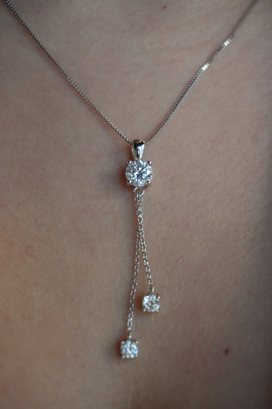 Collar Estilo Corbatín de Plata Rodinada con Moissanitas