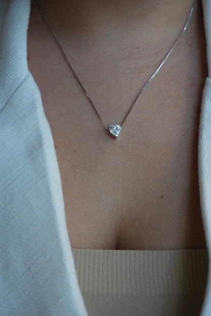Collar de Plata Bañado en Rodio estilo Solitario con Moissanita en Forma de Corazon