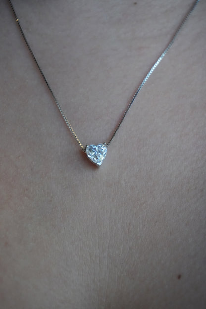Collar de Plata Bañado en Rodio estilo Solitario con Moissanita en Forma de Corazon