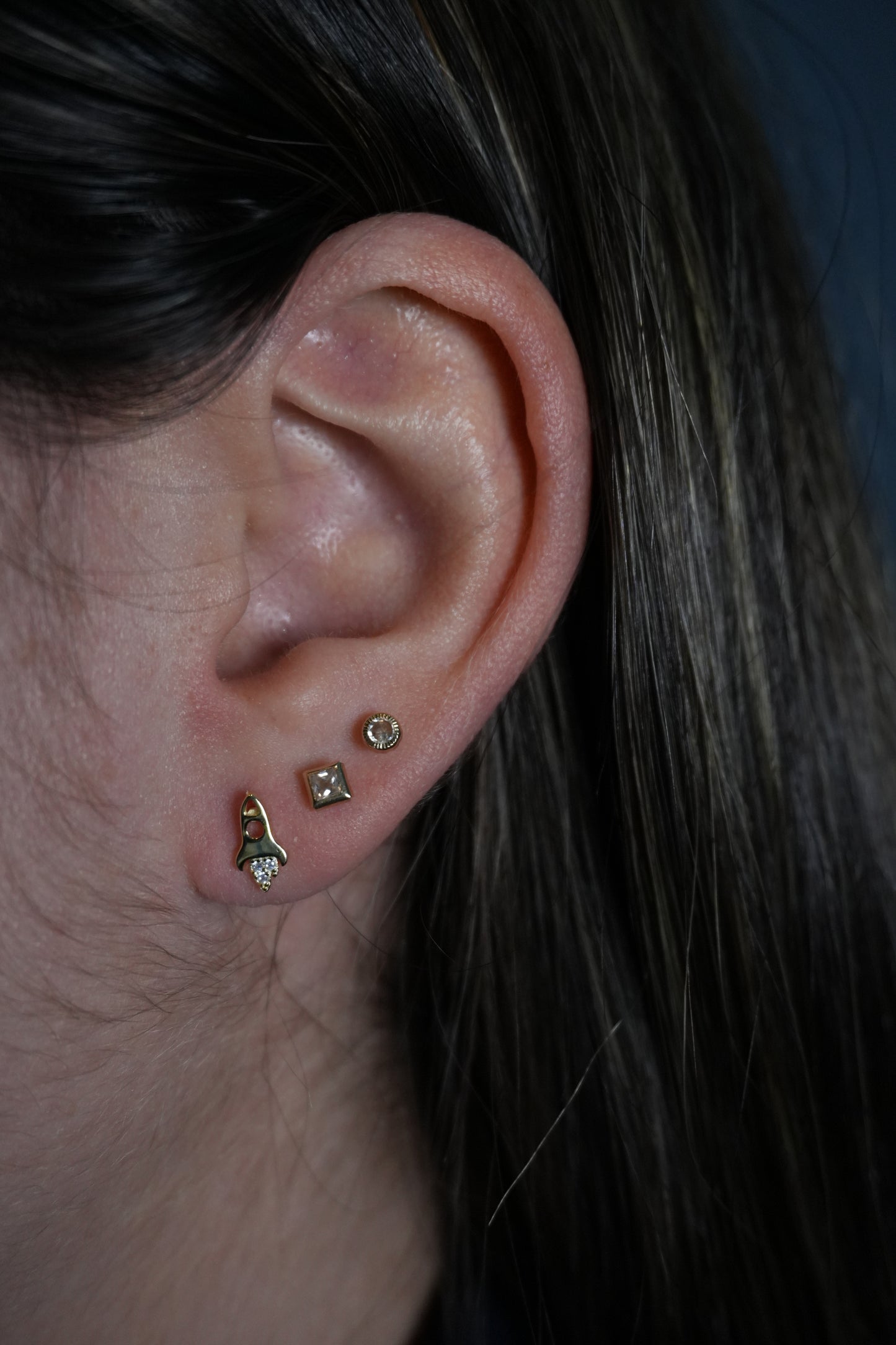 Aretes de plata, bañados en Oro en forma de cohete (pequeños)