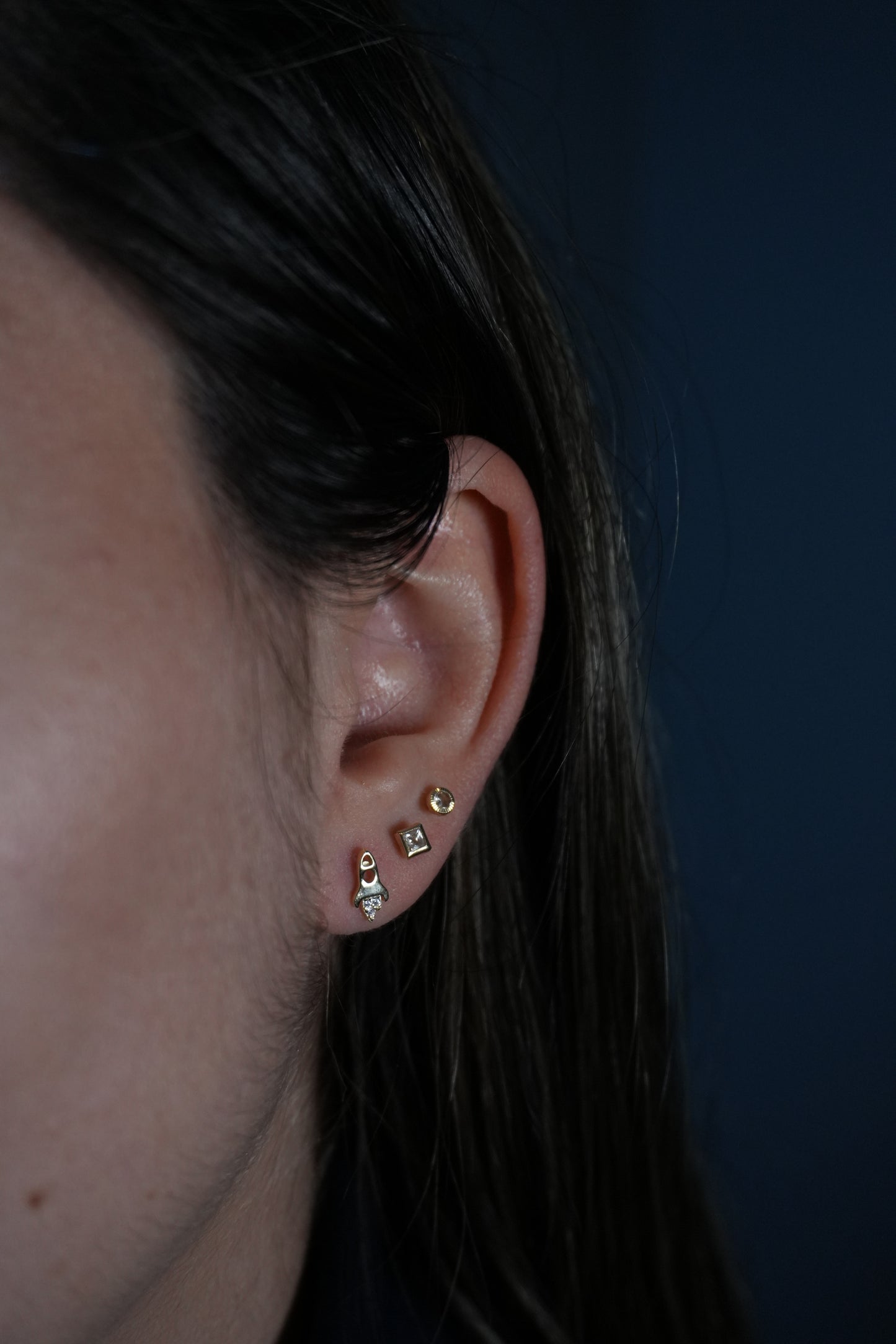 Aretes de plata, bañados en Oro en forma de cohete (pequeños)