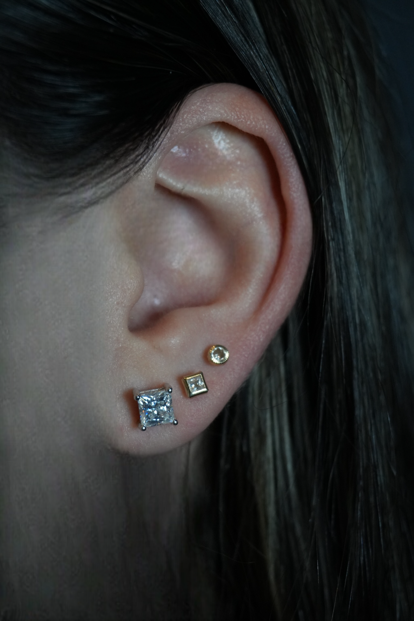 Studs de Plata Rodinada con Moissanitas 1.2ct