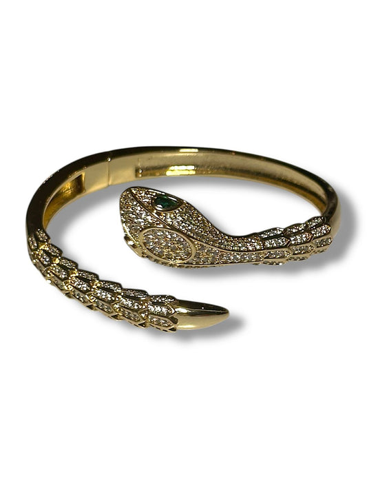 Pulsera estilo bangle de serpiente bañada en oro