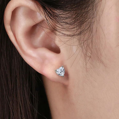 Studs de Plata Rodinada con Moissanitas de Corazon 2ct