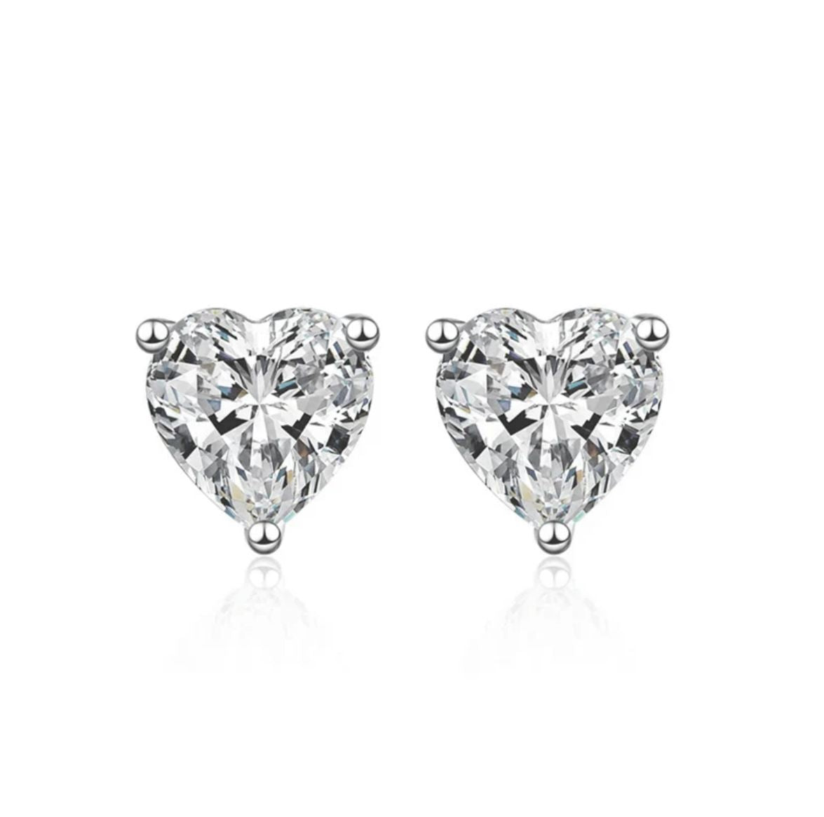 Studs de Plata Rodinada con Moissanitas de Corazon 2ct