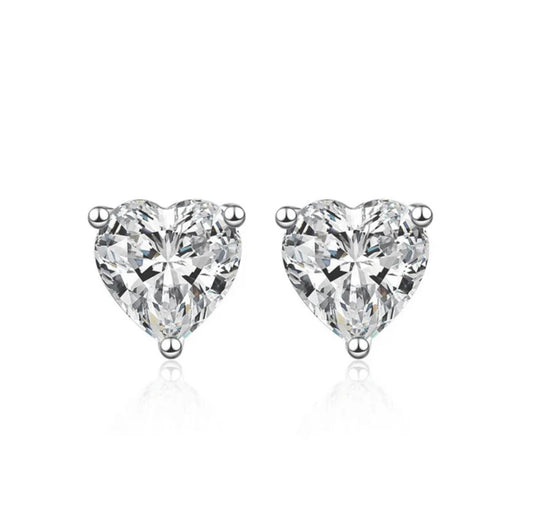 Studs de Plata Rodinada con Moissanitas de Corazon 2ct