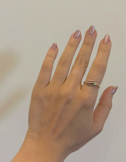 "Trío" Anillo de Oro Amarillo de 14K con Rubíes, Esmeraldas y Safiros