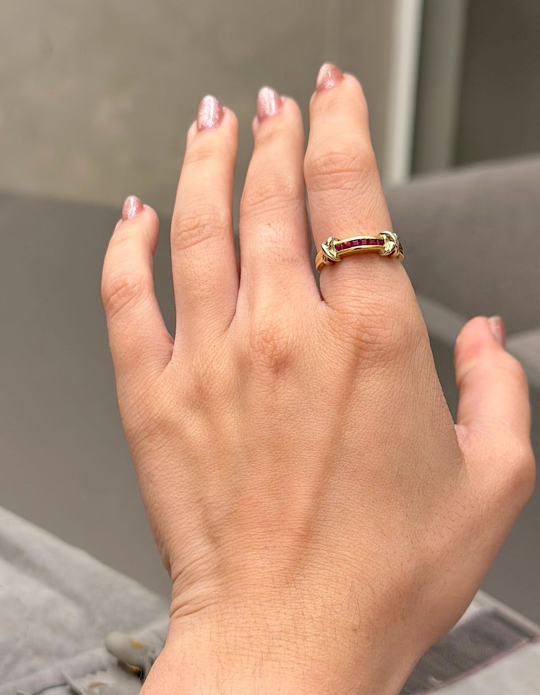 Anillo de Oro de 18k con Rubís