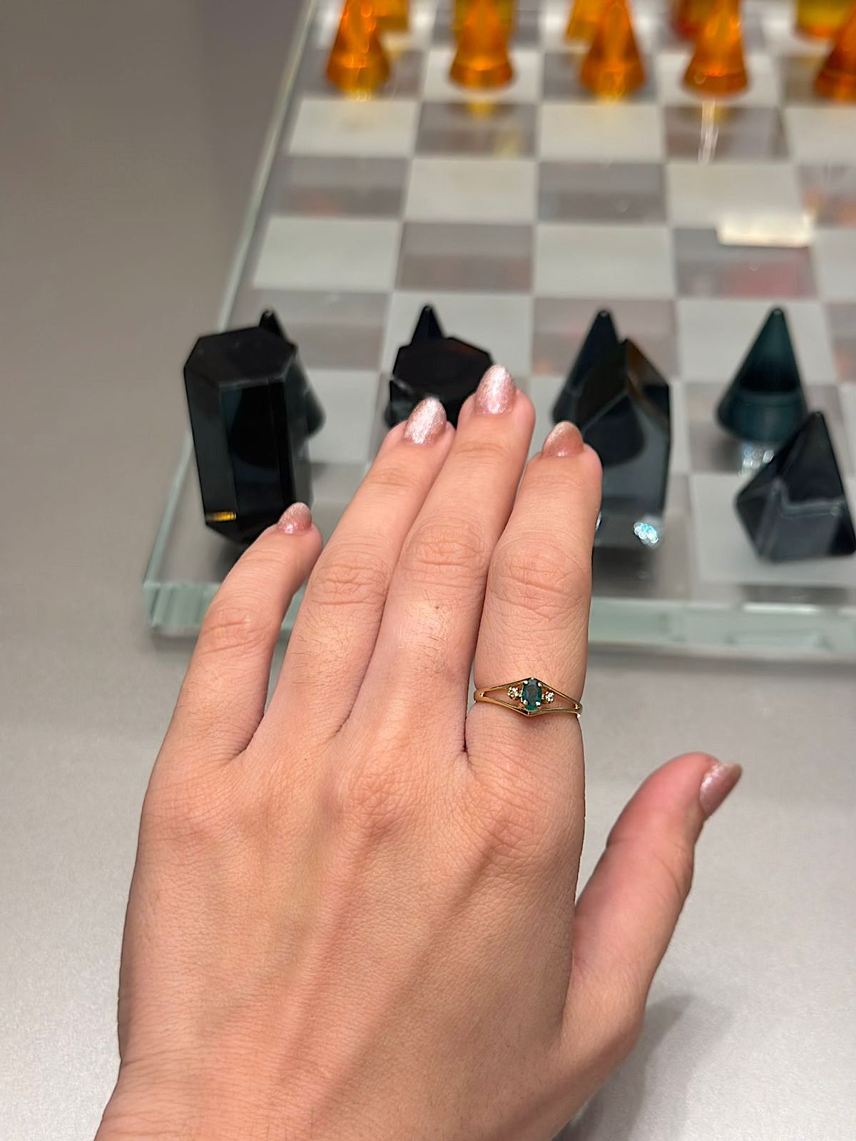 Anillo de Oro de 14K con Esmeralda y Brillantes