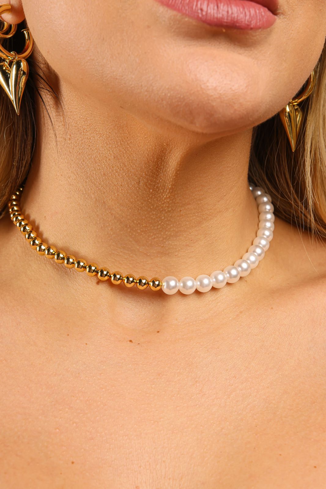 Collar de perlas con dije/cierren de iman en forma de corazon