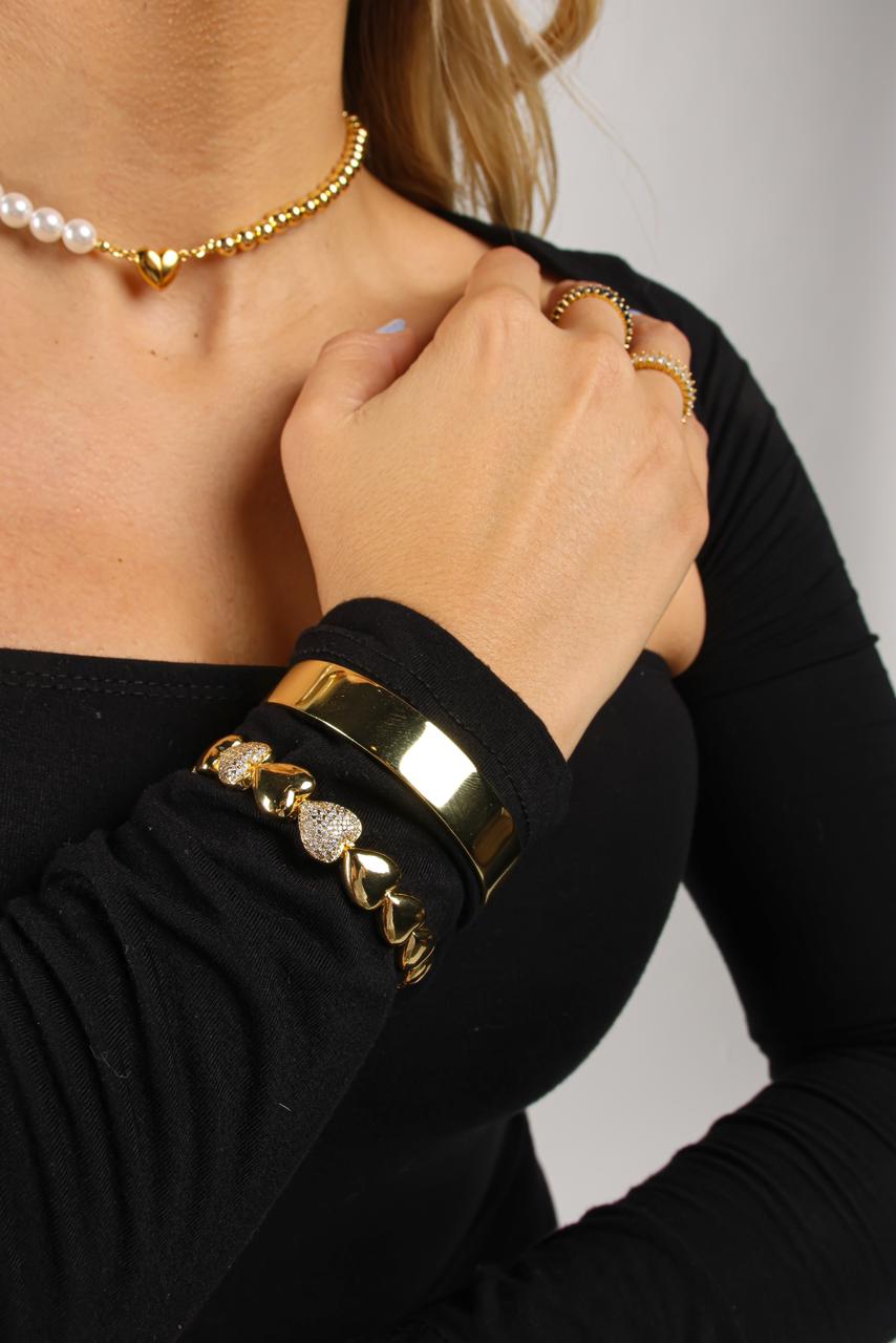 Pulsera estilo bangle lisa bañada en oro