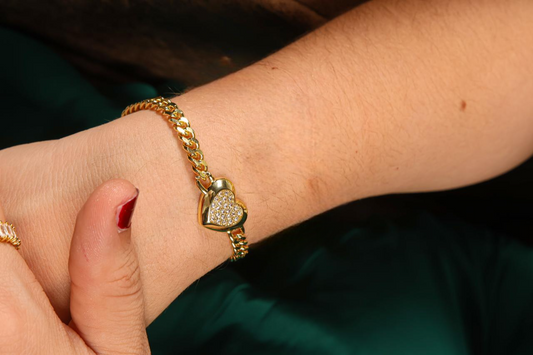 Pulsera de corazon bañada en oro