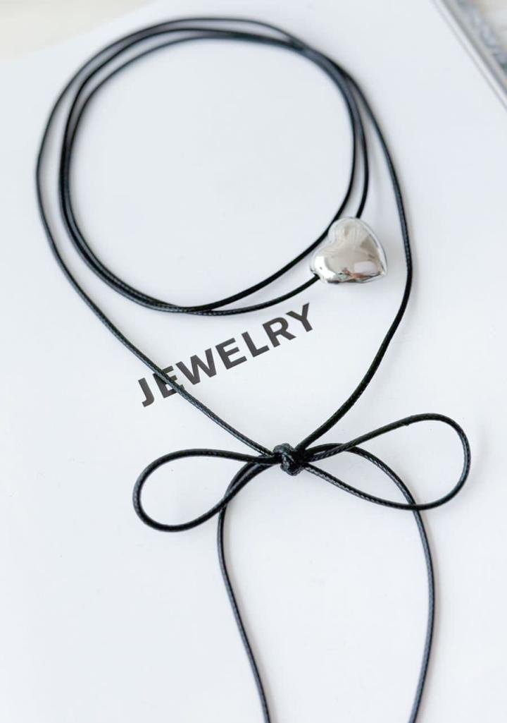 Collar de hilo negro multi uso con dije de corazon gold