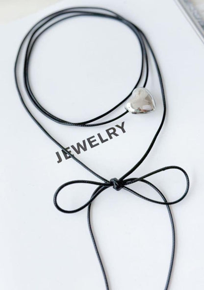 Collar de hilo negro multi uso con dije de corazon gold